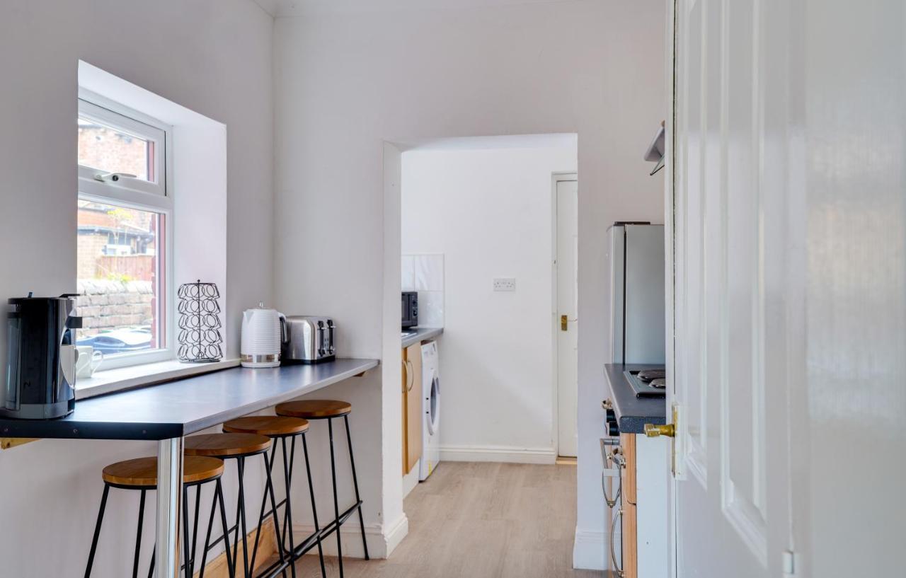 هوتن لي سبرينغ Modern And Spacious 3-Bedroom House - Free Parking, Fast Wi-Fi, Ideal For Up To 7 Guests المظهر الخارجي الصورة