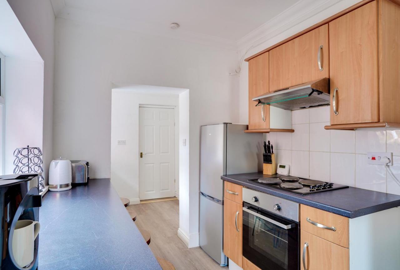 هوتن لي سبرينغ Modern And Spacious 3-Bedroom House - Free Parking, Fast Wi-Fi, Ideal For Up To 7 Guests المظهر الخارجي الصورة