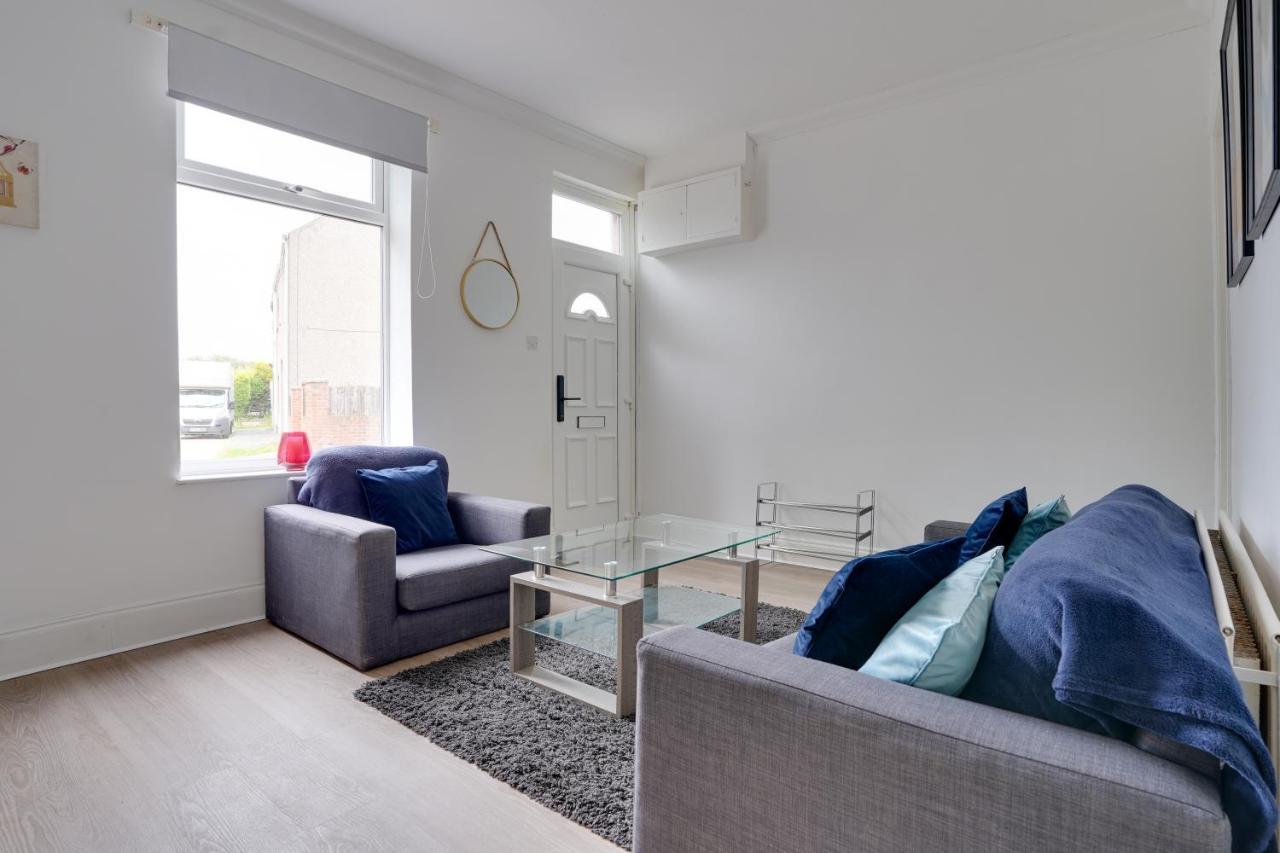 هوتن لي سبرينغ Modern And Spacious 3-Bedroom House - Free Parking, Fast Wi-Fi, Ideal For Up To 7 Guests المظهر الخارجي الصورة
