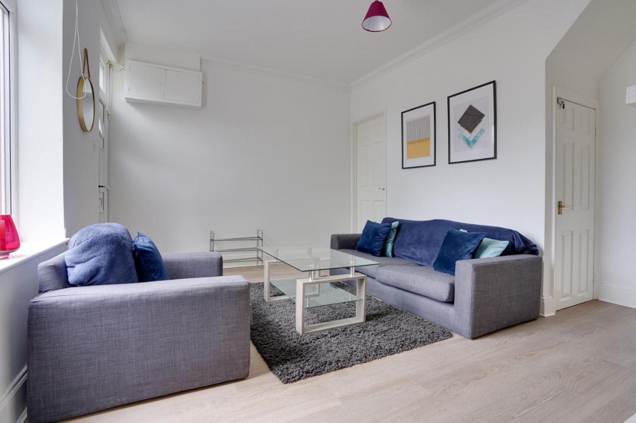 هوتن لي سبرينغ Modern And Spacious 3-Bedroom House - Free Parking, Fast Wi-Fi, Ideal For Up To 7 Guests المظهر الخارجي الصورة